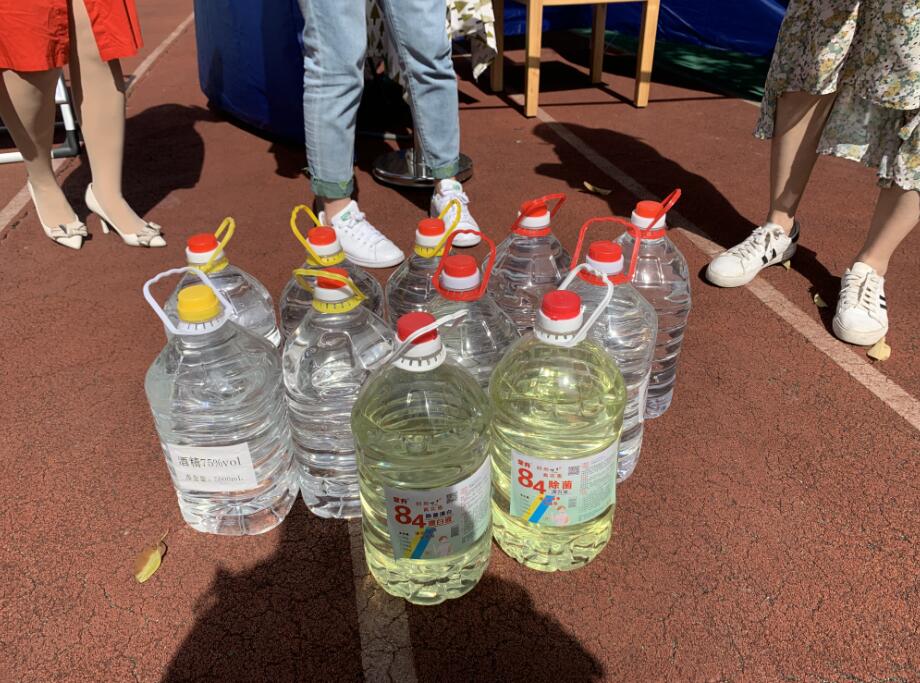 爱心捐赠不为名，疫情防控显温情