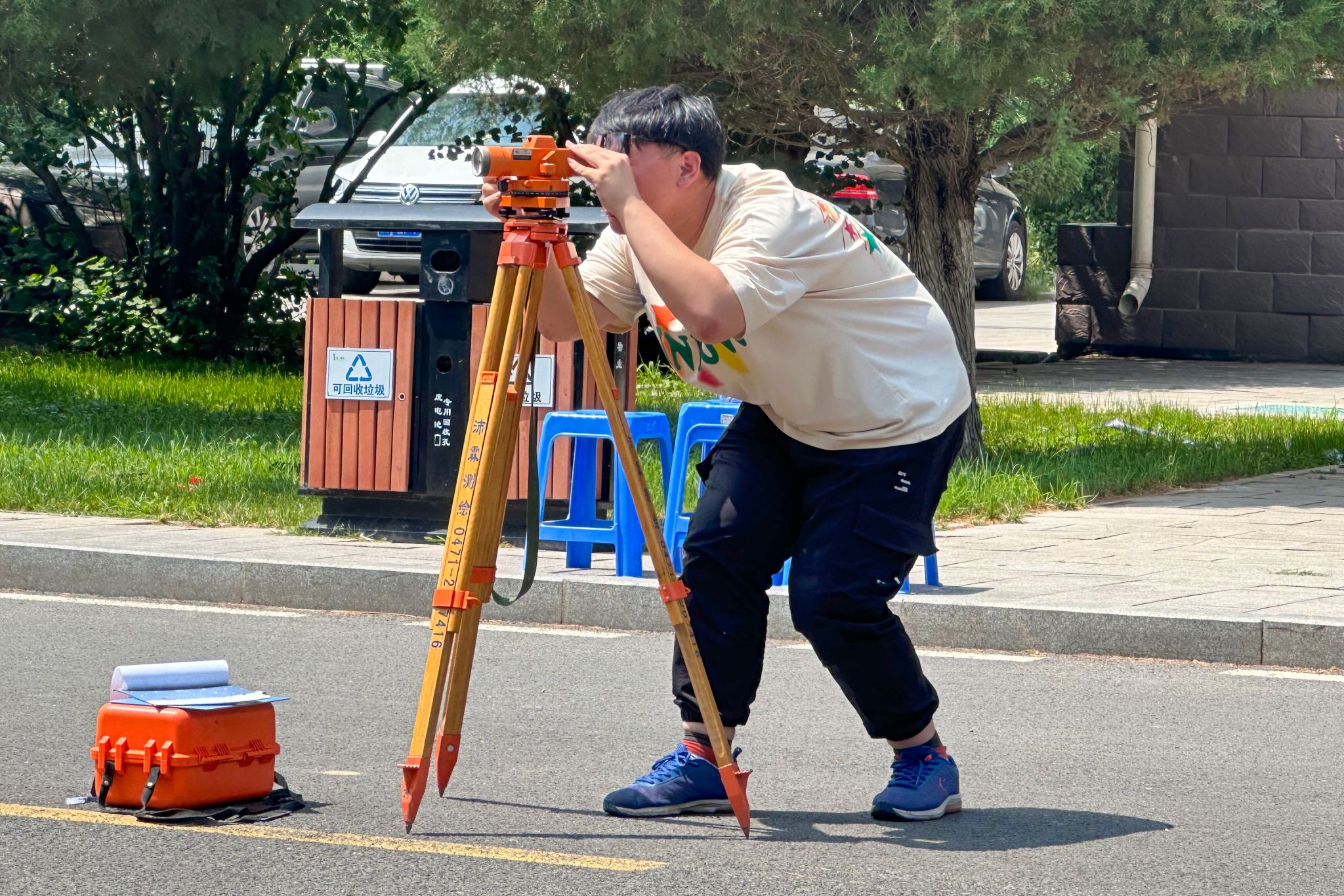 学子在行动：项目测绘中的坚守与创新